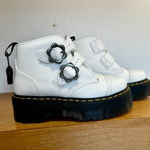 Dr Martens Devon Flower Platform Boot white. US Women’s 6.